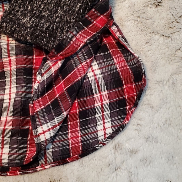Sanctuary Gray Sweater and Red Flannel Combo Long Top Size XS Bust 34 Inches - Picture 3 of 6